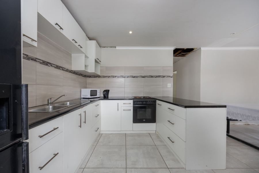 5 Bedroom Property for Sale in Rustdal Western Cape